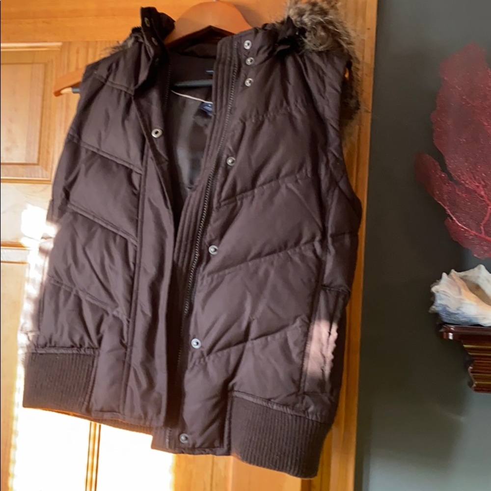 Gap size small vest with faux fur hood